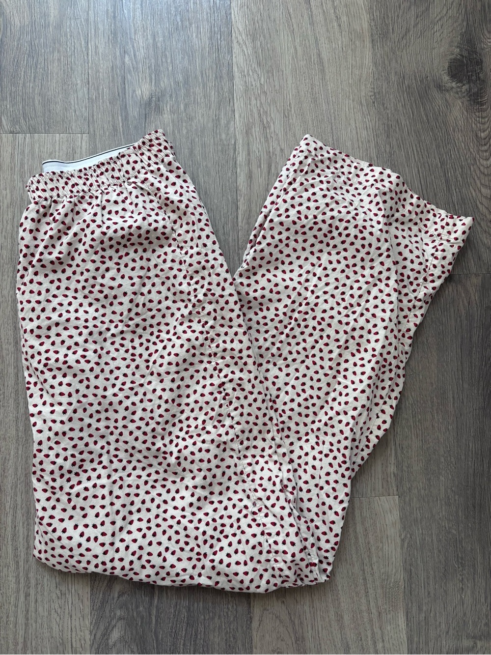 No Boundaries 100% Cotton Cream Pajama Pants with Red Strawberry Pattern
